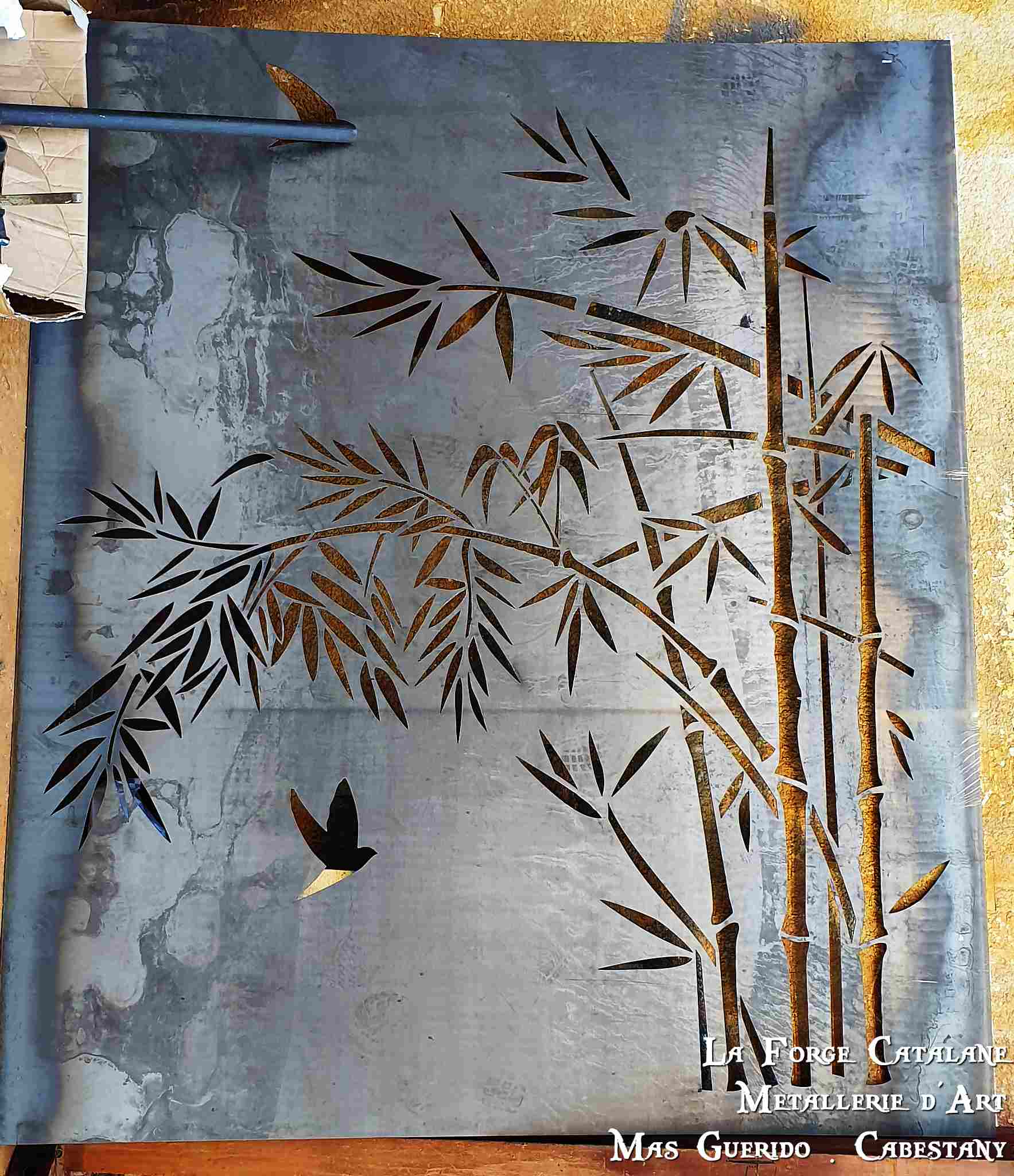 decoupe laser roseaux bambou oiseau forge catalane.jpg